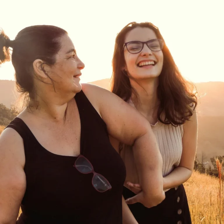 une mère et sa fille adolescente