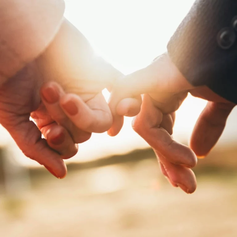 un jeune couple déterminé à prendre soin de leur relation